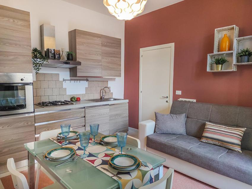 Casa Chiara In Centro Con Corte Privata San Benedetto del Tronto Kültér fotó